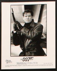 1x084 TOMORROW NEVER DIES presskit w/ 13 stills '97 images of Pierce Brosnan as James Bond 007!