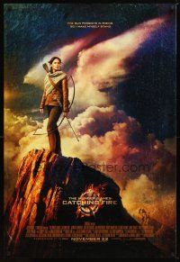 2m362 HUNGER GAMES: CATCHING FIRE advance DS 1sh '13 Jennifer Lawrence w/bow on mountain!