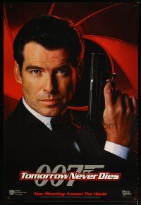 2m765 TOMORROW NEVER DIES int'l teaser DS 1sh '97 Pierce Brosnan as James Bond 007 w/gun!
