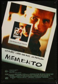 2p206 MEMENTO DS Aust 1sh '01 Christopher Nolan, Polaroid images of Guy Pearce & Carrie-Anne Moss!