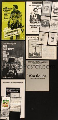 2s077 LOT OF 15 UNCUT PRESSBOOKS '60s-70s great advertising images from a variety of movies!