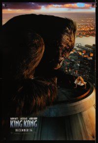 3f443 KING KONG teaser DS 1sh '05 Naomi Watts & giant ape on rooftop!