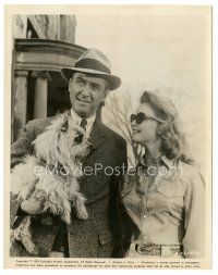 3k028 ANATOMY OF A MURDER 8x10.25 still '59 James Stewart holding dog by Lee Remick in sunglasses!