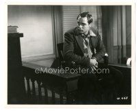 3k660 ON THE WATERFRONT 8.25x10 still '54 c/u of Marlon Brando on the stand in courtroom!