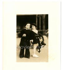 3k671 OUR GANG 8x10.25 still '30s Scotty Beckett & 4 1/2 year old Cecilia Murray, contest winner!