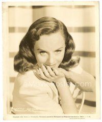 3k690 PAULETTE GODDARD 8.25x10 still '41 portrait of beautiful actress from Nothing But The Truth!