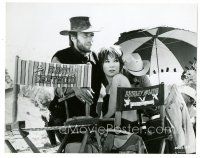 3k931 TWO MULES FOR SISTER SARA candid 7.5x9.5 still '70 Clint Eastwood & Shirley MacLaine on set!