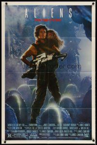 3r145 ALIENS 1sh '86 James Cameron, Signourney Weaver as Ripley, this time it's war!
