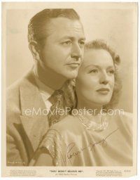 4t474 ROBERT YOUNG signed 8x10.25 still '47 c/u with Jane Greer in They Won't Believe Me!