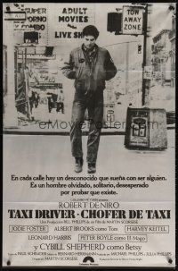4w088 TAXI DRIVER Argentinean '76 Robert De Niro walking on street, directed by Martin Scorsese!