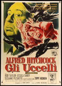4w395 BIRDS Italian 1p '63 cool different art with director Alfred Hitchcock & attacking birds