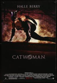 4z194 CATWOMAN advance DS 1sh '04 Halle Berry in super sexy leather suit!