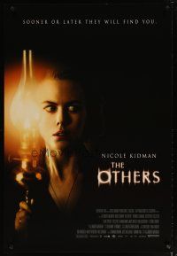 4z575 OTHERS 1sh '01 creepy close up image of Nicole Kidman with lantern, horror!