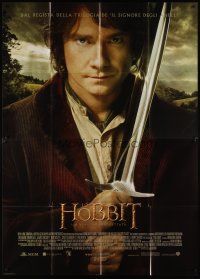 5b164 HOBBIT: AN UNEXPECTED JOURNEY Italian 2p '12 c/u Martin Freeman as Bilbo Baggins with Sting!