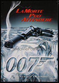 5e150 DIE ANOTHER DAY teaser Italian 1sh '02 Brosnan as James Bond, cool image of gun melting ice!