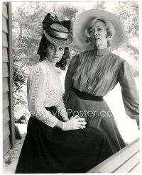 5g024 BLACK NOON deluxe TV 11x14 still '71 full-length image of Gloria Grahame and Lynn Loring!