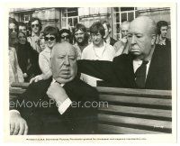 5k376 FRENZY candid 8.25x10 still '72 Alfred Hitchcock poses with a dummy wearing his own head!