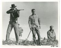 6c252 COOL HAND LUKE deluxe 8x10 still '67 Paul Newman & George Kennedy by The Man With No Eyes!