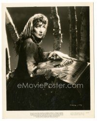 6c386 GOLDEN EARRINGS 8x10.25 still '47 c/u of sexy gypsy Marlene Dietrich playing zither!