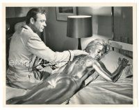 6c387 GOLDFINGER 7x9 news photo '64 Sean Connery demonstrates his Midas touch on Shirley Eaton!