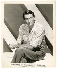 6c578 MACOMBER AFFAIR 8.25x10 still '47 great seated portrait of Gregory Peck with legs crossed!