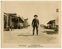 6c593 MAGNIFICENT SEVEN 8x10 still '60 great image of Yul Brynner alone in the street, classic!