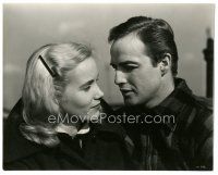 6c691 ON THE WATERFRONT 7.75x9.5 still '54 romantic c/u of Marlon Brando & Eva Marie Saint!