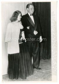 6c811 SHIRLEY TEMPLE/JOHN AGAR 7x10 news photo '47 all dressed up & going to the Oscars!