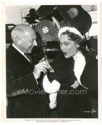 6c862 SUNSET BOULEVARD candid 8.25x10 still '50 Cecil B. DeMille laughs at surprised Gloria Swanson