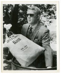 6c892 THOMAS CROWN AFFAIR 8x10 still '68 great close up of Steve McQueen with bank bag!