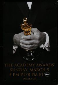 6e017 78th ANNUAL ACADEMY AWARDS DS 1sh '05 cool Studio 318 design of man in suit holding Oscar!