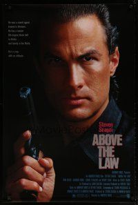6e030 ABOVE THE LAW 1sh '88 best image of tough guy Steven Seagal!