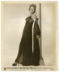 6t006 ALEXIS SMITH 8.25x10 still '59 leaning against column from The Young Philadelphians!