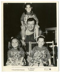 6t533 EL DORADO candid 8x10 still '66 John Wayne with young girls on set, Howard Hawks classic!