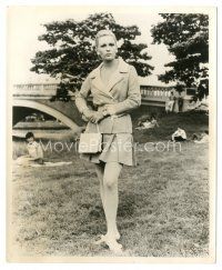 6t071 FAYE DUNAWAY 8.25x10 still '68 full-length standing in park from The Thomas Crown Affair!