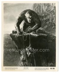 6t697 KING KONG 8.25x10 still R52 great special effects image of Kong pulling up Wray & Cabot!