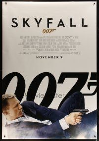 7g105 SKYFALL DS bus stop '12 cool image of Daniel Craig as James Bond on back shooting gun!