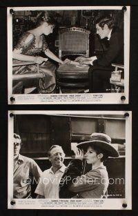7h924 FUNNY GIRL 2 8x10 stills '69 candids of Barbra Streisand with Omar Sharif and crew!