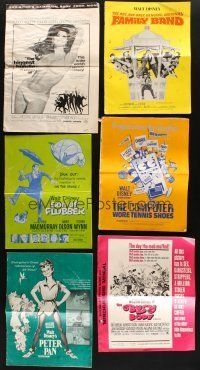 7m065 LOT OF 19 UNCUT PRESSBOOKS '50s-70s great advertising images from a variety of movies!