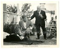 7s092 BIRDS candid 8.25x10 still '63 Alfred Hitchcock goes over a scene with Taylor & Pleshette!