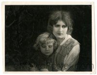 7x193 UNKNOWN STILL deluxe 9.5x12 still '20s close portrait of worried mother holding her child!