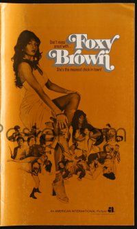 7x566 FOXY BROWN pressbook '74 don't mess with meanest chick Pam Grier, she'll put you on ice!