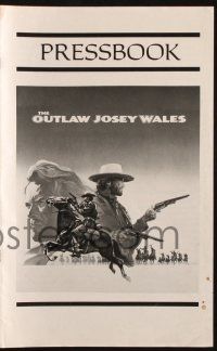 7x744 OUTLAW JOSEY WALES pressbook '76 Clint Eastwood is an army of one, cool double-fisted art!