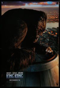 8c431 KING KONG teaser DS 1sh '05 Naomi Watts & giant ape on top of tower!