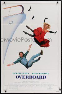 8c566 OVERBOARD 1sh '87 wacky image of Goldie Hawn & Kurt Russell falling off ship!