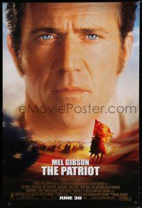 8c574 PATRIOT advance 1sh '00 huge close up portrait image of Mel Gibson over American flag!