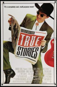 8c784 TRUE STORIES style B 1sh '86 image of star & director David Byrne reading newspaper!