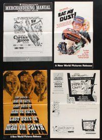 8d064 LOT OF 19 UNCUT PRESSBOOKS '50s-70s great advertising images from a variety of movies!