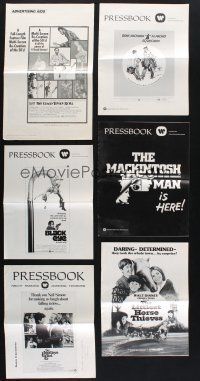 8d065 LOT OF 18 UNCUT PRESSBOOKS '70s cool advertising images froma variety of movies!