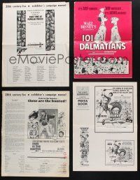 8d073 LOT OF 7 UNCUT PRESSBOOKS '60s great advertising images from a variety of movies!